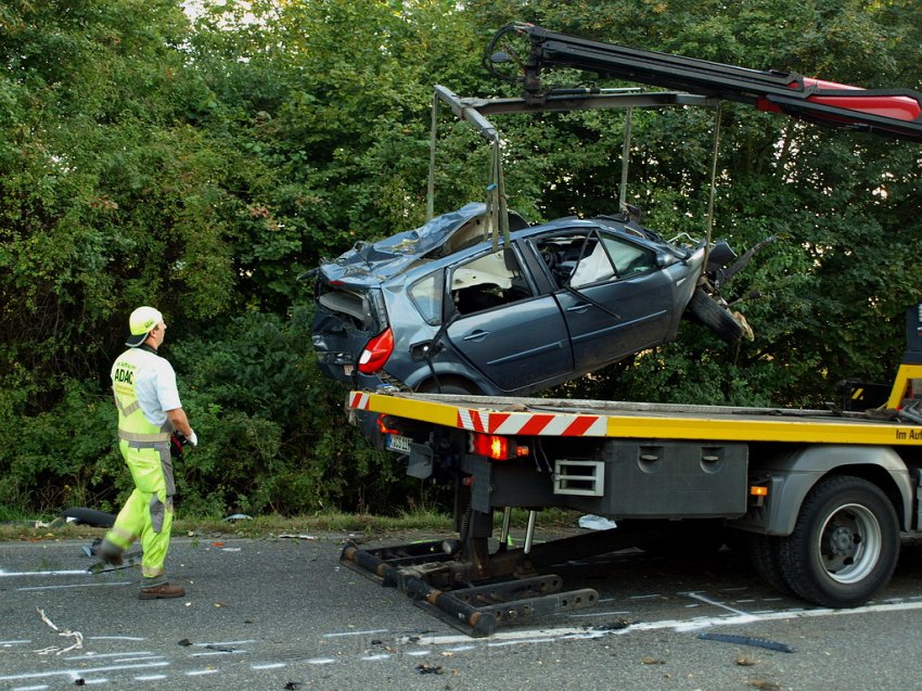 Schwerer VU Koeln Immendorf Kerkraderstr P336.JPG